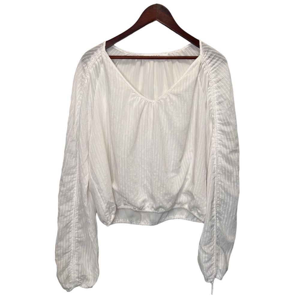 ASTR White Vneck Cropped Pinstipe Blouse Size Large